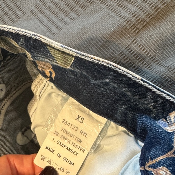 Floral Patterned Wide Leg Jeans - Picture 3 of 3